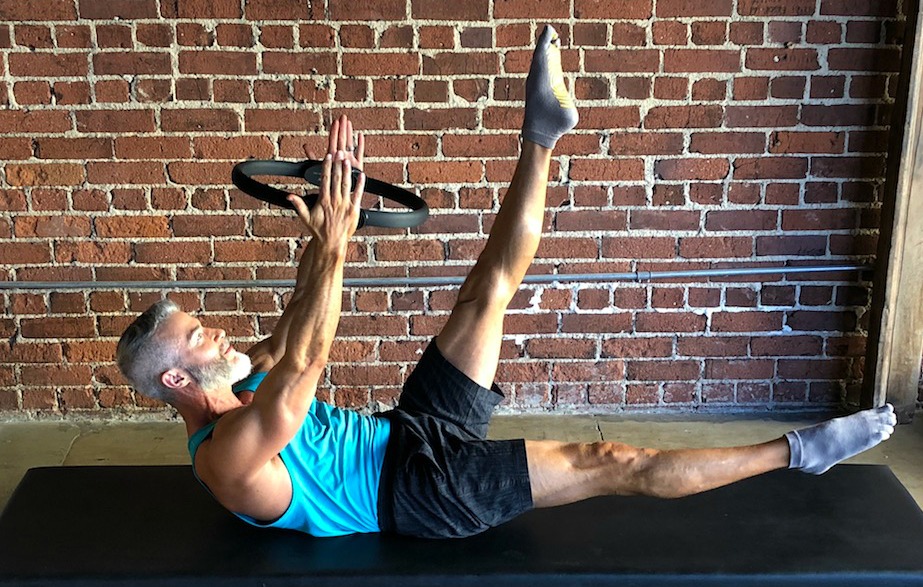 single straight leg stretch pilates