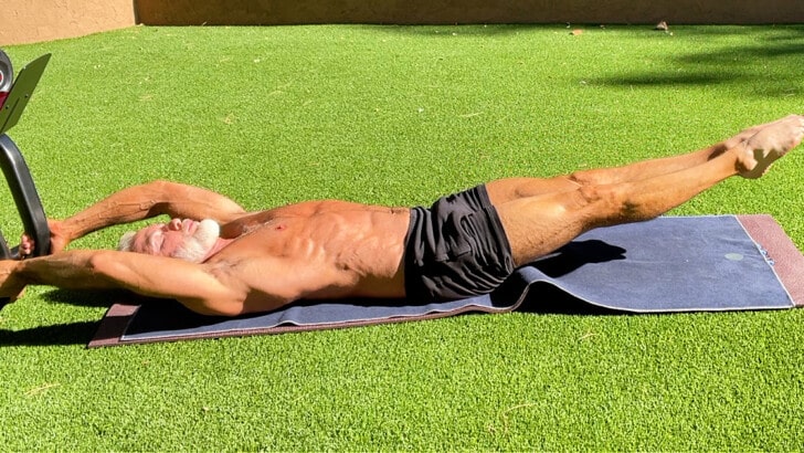 Dane Findley doing his 30-day program for summer body abs and a defined midriff, at age 58.